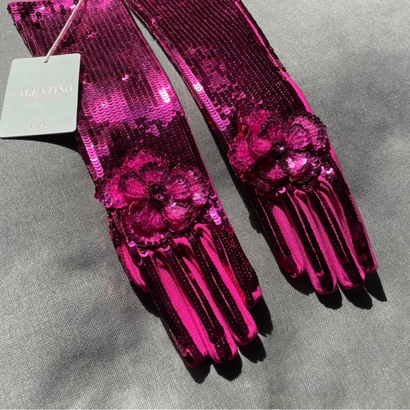SOLD VALENTINO Runway Sequin Gloves NWT - Picture 8 of 8